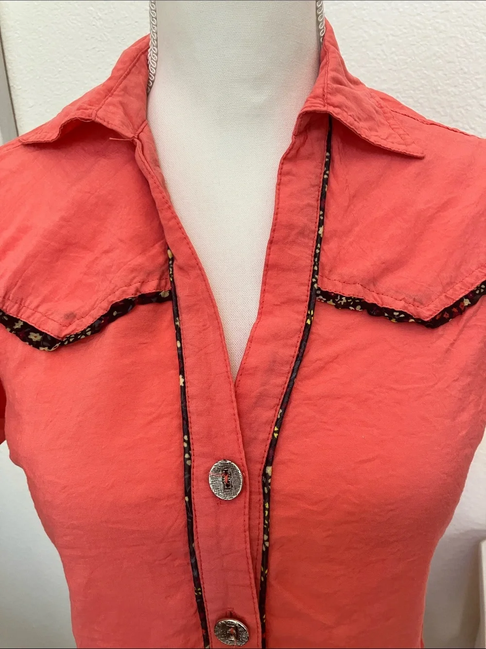Y2k Women’s Coral Short-Sleeve Button Front Tunic with Black Trim